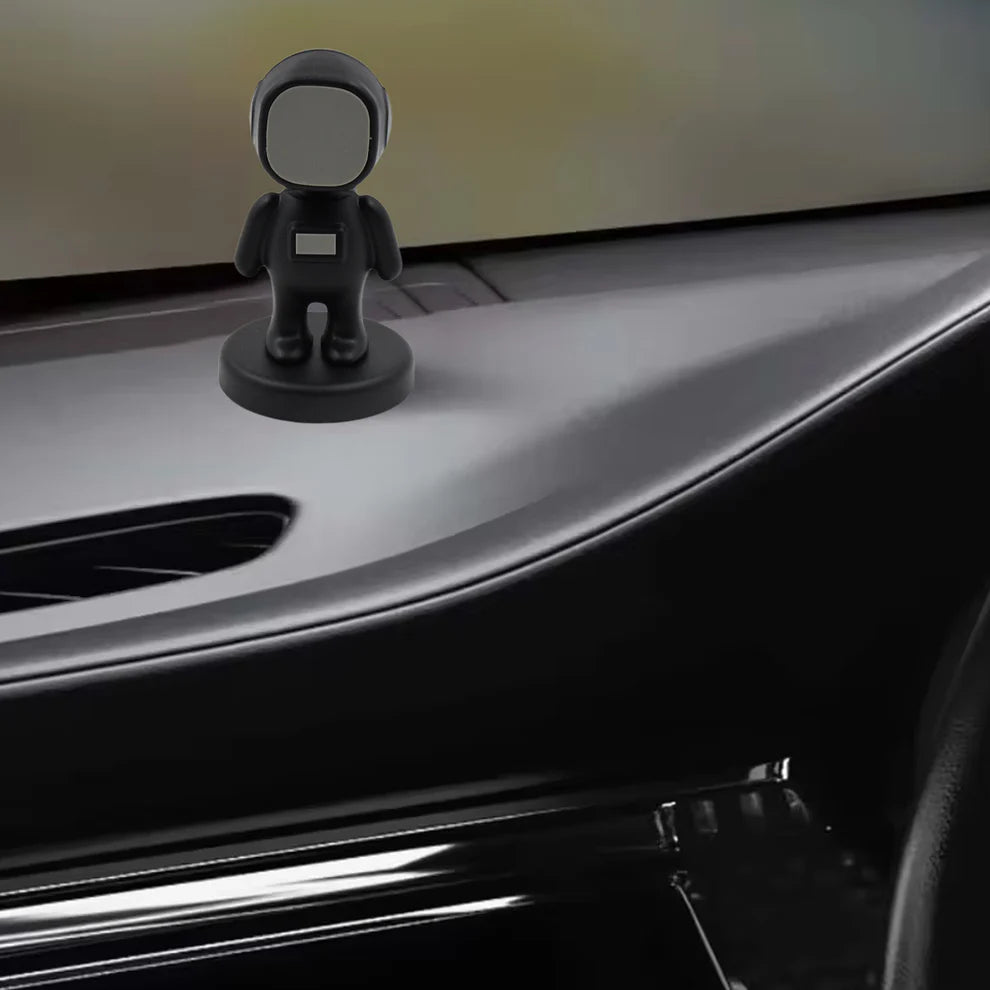 Cartoon astronaut magnetic mobile phone holder – 360° rotating car mount (1 pc)